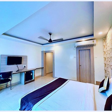 Hotel Aparna Grand Near Ram Janam Bhoomi And Temple - Fully Air Conditioned - Free Wifi Available - Best Budget Hotel In Ayodhya Экстерьер фото