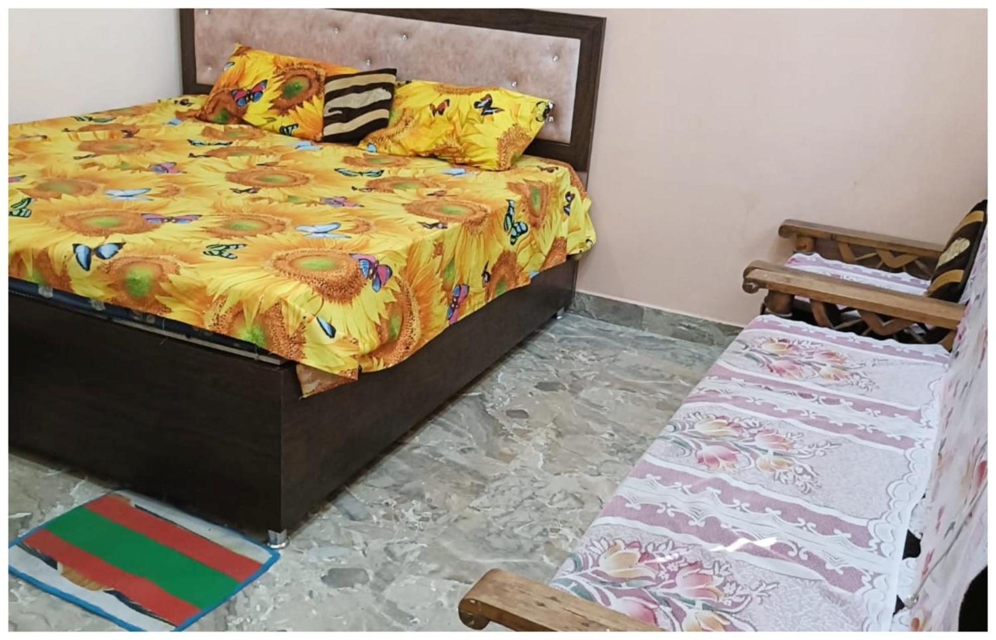 Hotel Aparna Grand Near Ram Janam Bhoomi And Temple - Fully Air Conditioned - Free Wifi Available - Best Budget Hotel In Ayodhya Экстерьер фото
